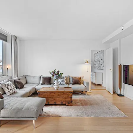 Sanders Monarch - Charming One-bedroom With Two Balconies *