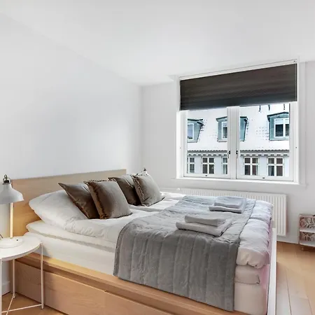 Sanders Monarch - Charming One-bedroom With Two Balconies