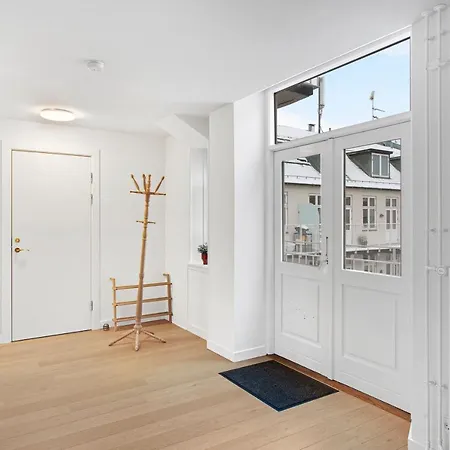 Apartment Sanders Monarch - Charming One-bedroom With Two Balconies *