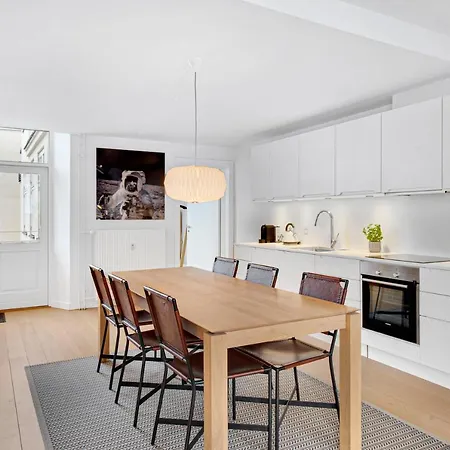 Sanders Monarch - Charming One-bedroom With Two Balconies *